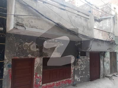 05 Marla double story old house near Sahlimar Hospital Mughal Pura Lahor in Street No 17 Sahowari Lahoree in street No