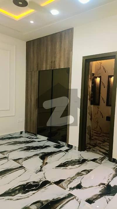 ڈیوائن انکلیو کینال روڈ,فیصل آباد میں 4 کمروں کا 7 مرلہ مکان 3.75 کروڑ میں برائے فروخت۔