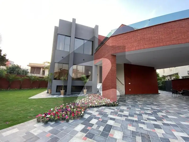 2 Kanal slightly used Fully Besmant Modern Design corner House For sale in Valencia Town Lahore