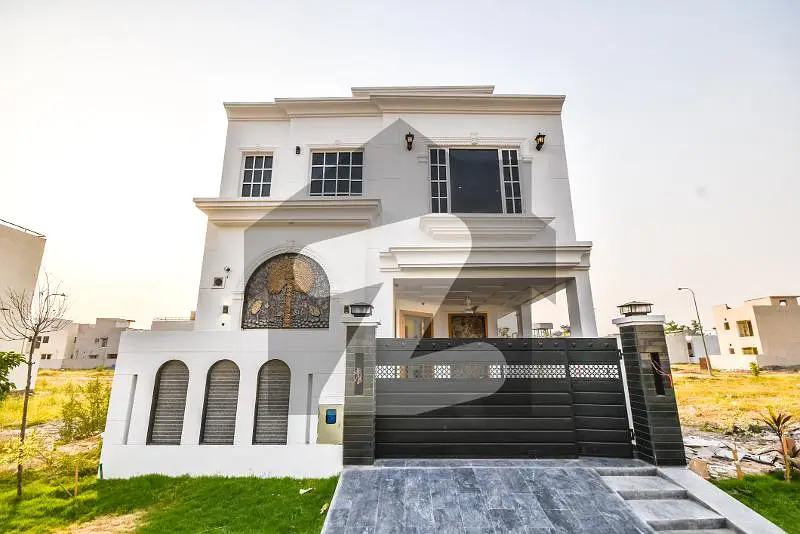 DON'T MISS OUT 5 MARLA LUXURIOUS BUNGALOW WITH ORIGINAL PICS CONTEMPORARY DESIGN PRIME LOCATION IN DHA PHASE 9 TOWN