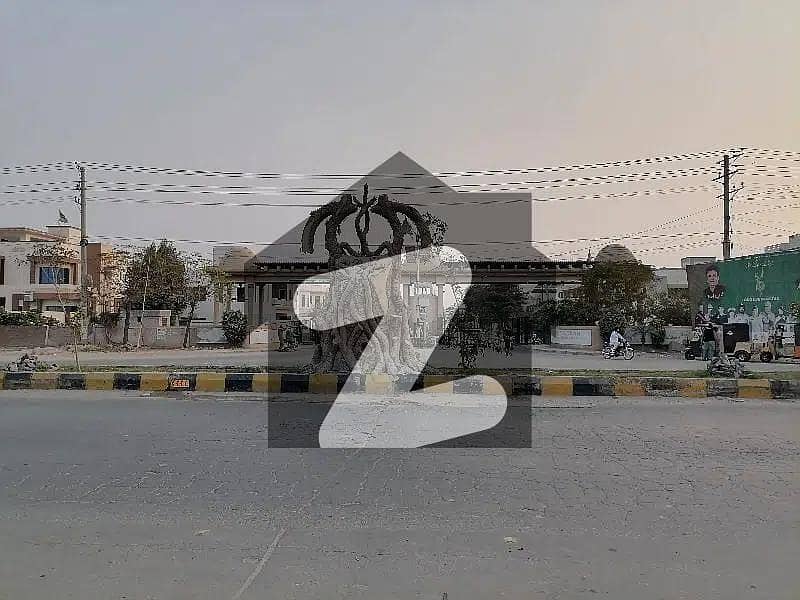 Main Boulevard Facing 08 Marla Central Square Available For Sale