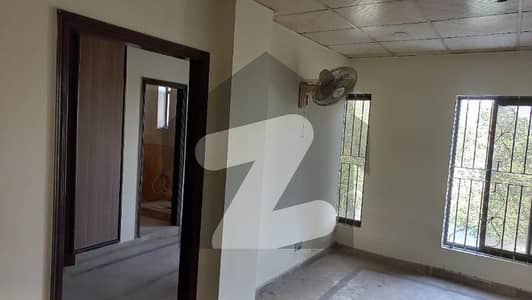 1 BED NEW EXCELLENT CONDITION GOOD FLAT FOR RENT IN BAHRIA TOWN LAHORE