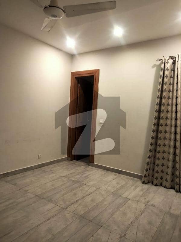 ڈی ۔ 17 اسلام آباد میں 3 کمروں کا 9 مرلہ مکان 3.5 کروڑ میں برائے فروخت۔