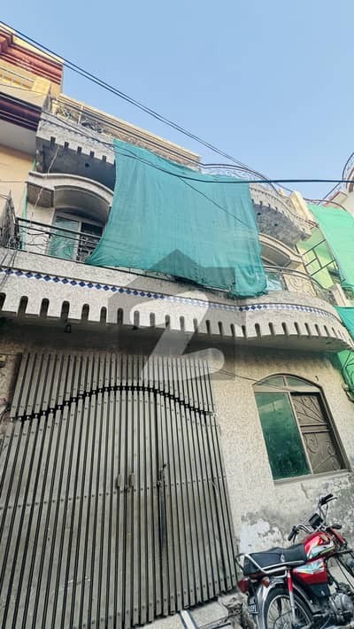 مرغزار آفیسرز کالونی لاہور میں 4 کمروں کا 5 مرلہ مکان 1.4 کروڑ میں برائے فروخت۔