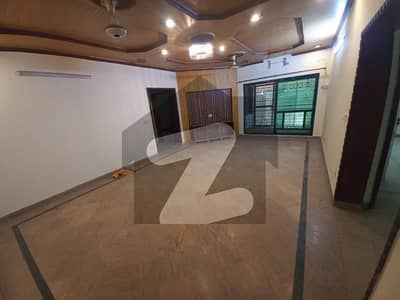 ویلینشیاء ہاؤسنگ سوسائٹی لاہور میں 6 کمروں کا 1 کنال مکان 1.75 لاکھ میں کرایہ پر دستیاب ہے۔
