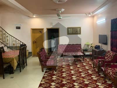 کلفٹن ۔ بلاک 1 کلفٹن,کراچی میں 6 کمروں کا 10 مرلہ مکان 4.0 لاکھ میں کرایہ پر دستیاب ہے۔