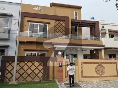 5 marla like brand new house available for rent bahria town lahore