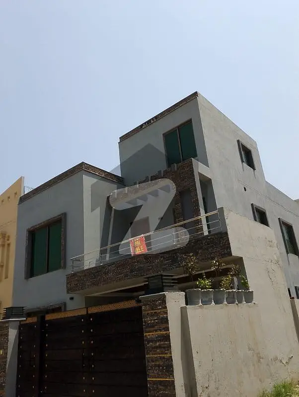 Ten Marla Used House in Shaheen Block Bahria Town Lahore