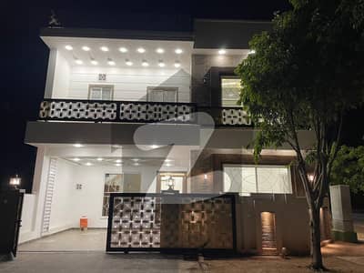 9.5 Marla CORNER luxury house available for sale
