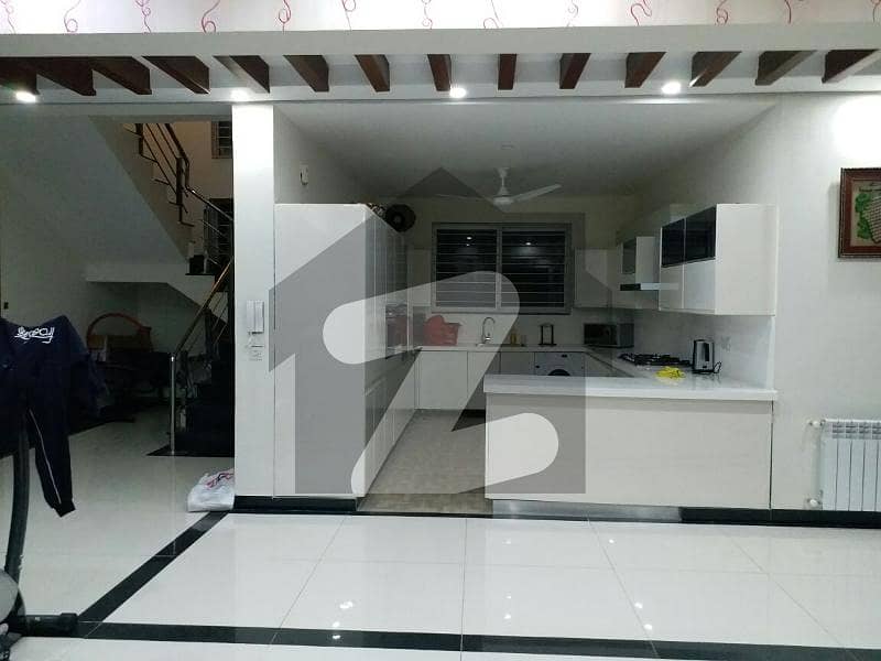F-7/1 OLD HOUSE DEMOLISHABLE HOUSE Plot Size 2000 YD CDA Transfer Plot Prime location Reasonable Price Contact only Serious Buyers Negotiable Price