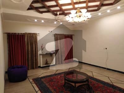 ڈی ایچ اے فیز 3 - بلاک زیڈ فیز 3,ڈیفنس (ڈی ایچ اے),لاہور میں 6 کمروں کا 1 کنال مکان 6.25 کروڑ میں برائے فروخت۔