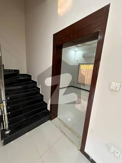 Bahria Enclave Sector B-1 Brand New Condition 5 Marla House Available In Beautiful Location.