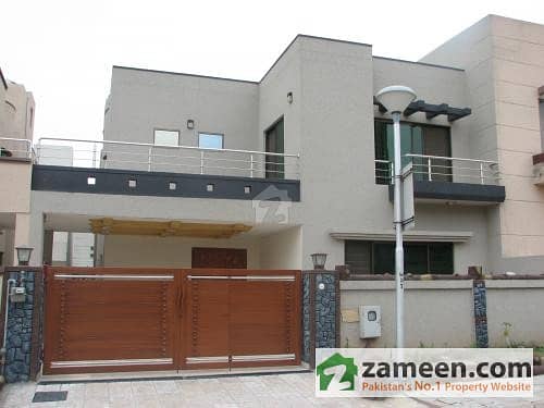 Bahria Phase 3 Rawalpindi - Luxurious Good Location 10 Marla Size Double Storey House For Sale