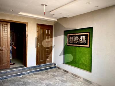 بحریہ آرچرڈ لاہور میں 4 کمروں کا 8 مرلہ مکان 80.0 ہزار میں کرایہ پر دستیاب ہے۔