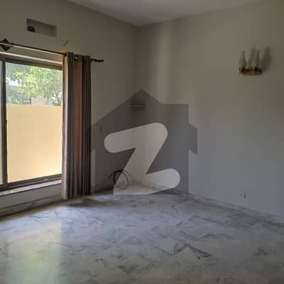 Ground portion for rent in D12