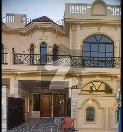 5 Marla Beautiful Luxrious House Available For sale in Buch villas Multan