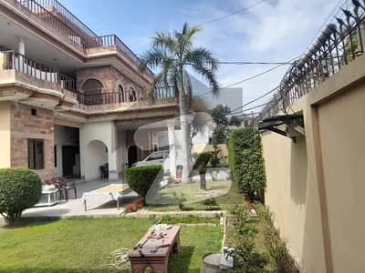 مرغزار آفیسرز کالونی لاہور میں 11 کمروں کا 2 کنال مکان 2.75 لاکھ میں کرایہ پر دستیاب ہے۔