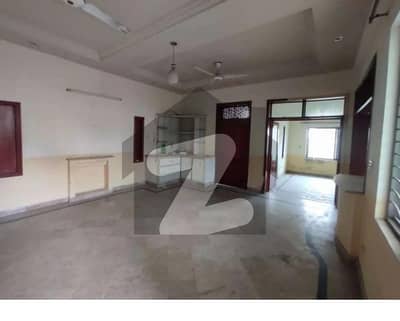 چکلالہ سکیم 3 چکلالہ سکیم,راولپنڈی میں 5 کمروں کا 1 کنال مکان 7.2 کروڑ میں برائے فروخت۔