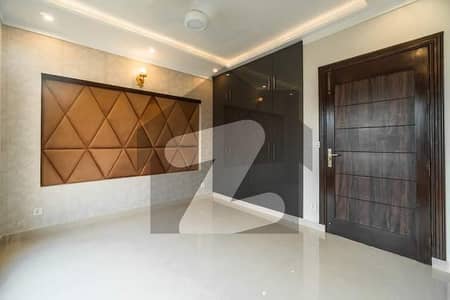 گلبرگ لاہور میں 7 کمروں کا 15 مرلہ مکان 3.15 لاکھ میں کرایہ پر دستیاب ہے۔