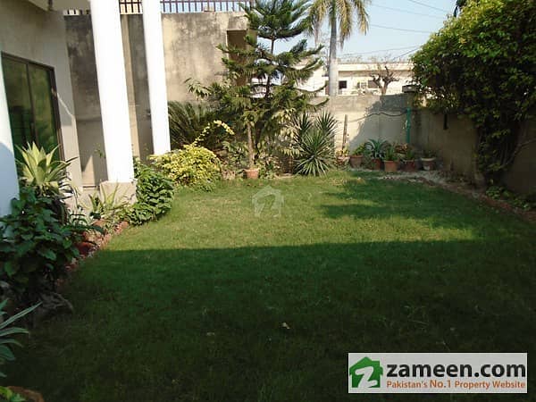 1 Kanal Beautiful Old House For Sale In DHA Phase 1