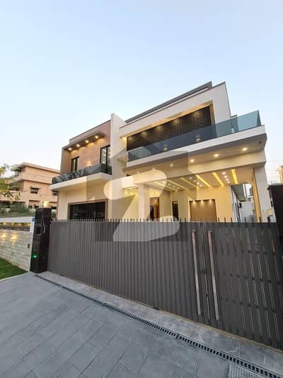 1 Kanal Modern Design With Automated Lights House For Sale