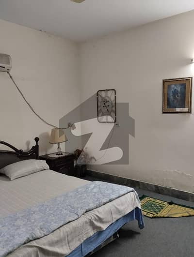 کیولری گراؤنڈ لاہور میں 4 کمروں کا 13 مرلہ مکان 1.25 لاکھ میں کرایہ پر دستیاب ہے۔
