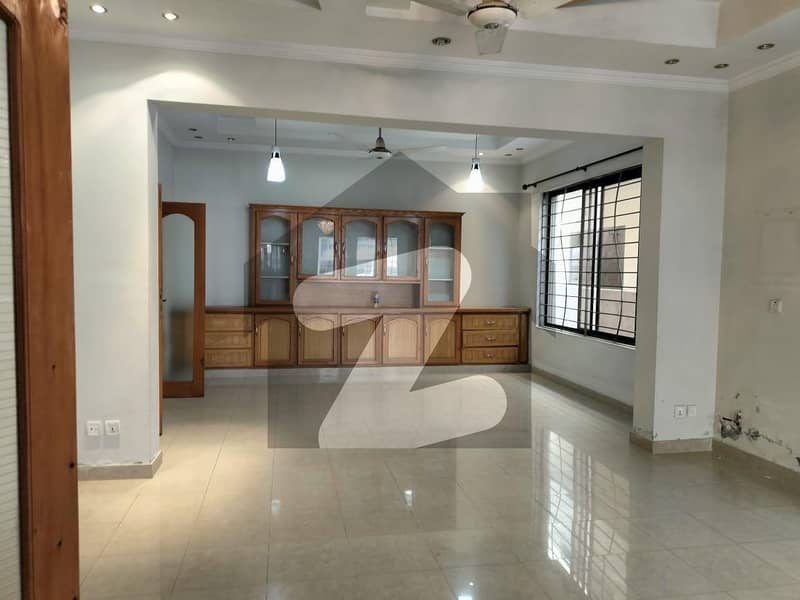 1 Kanal Upper Portion Is Available For Rent In G-10 1 Kanal Upper Portion Is Available For Rent In G-10