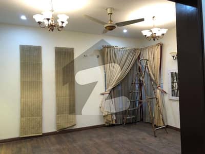 سپر ٹاون لاہور میں 4 کمروں کا 5 مرلہ مکان 2.5 کروڑ میں برائے فروخت۔