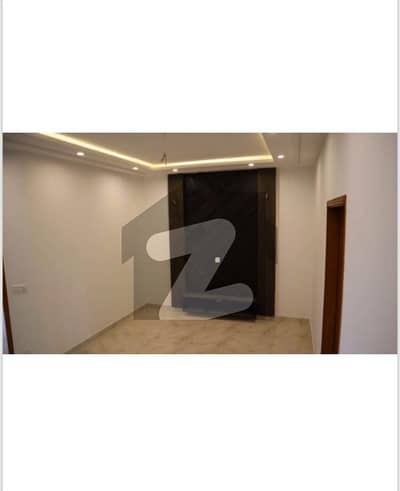 ڈیوائن گارڈنز لاہور میں 3 کمروں کا 10 مرلہ مکان 3.7 کروڑ میں برائے فروخت۔