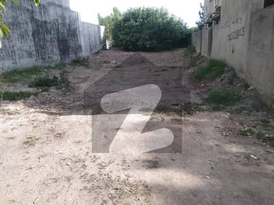 Plot for sale umer block Plot. posission paid utility paid. 8/66 Marla paid. 160 lakh