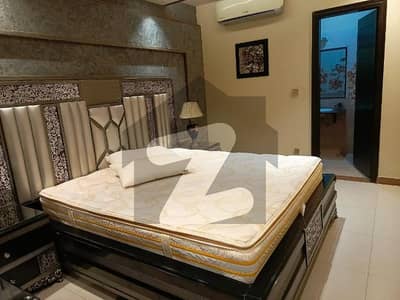 ڈی ایچ اے فیز 8 ڈی ایچ اے ڈیفینس,کراچی میں 4 کمروں کا 6 مرلہ مکان 6.3 کروڑ میں برائے فروخت۔