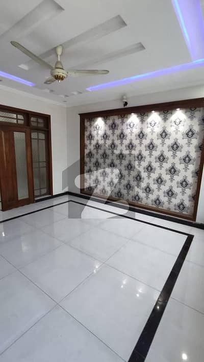 جی ۔ 13 اسلام آباد میں 7 کمروں کا 14 مرلہ مکان 3.6 لاکھ میں کرایہ پر دستیاب ہے۔