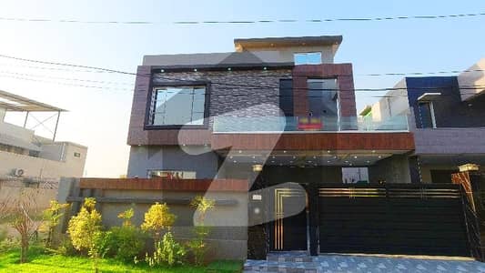 Prime Location House Of 10 Marla In State Life Phase 1 - Block F Is Available