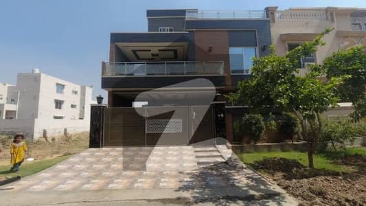 Prime Location House In LDA Avenue For Sale