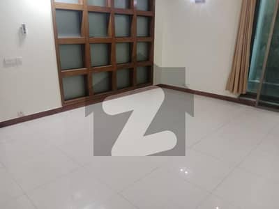ڈی ایچ اے فیز 3 ڈیفنس (ڈی ایچ اے),لاہور میں 5 کمروں کا 1 کنال مکان 3.5 لاکھ میں کرایہ پر دستیاب ہے۔