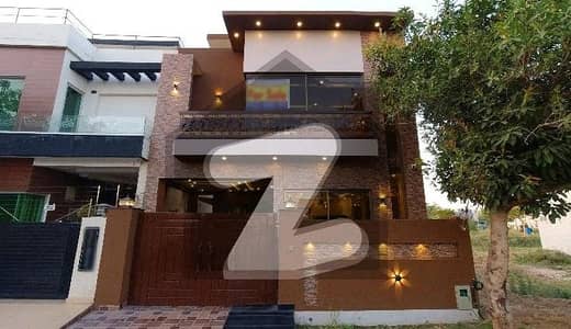 ڈی ایچ اے 9 ٹاؤن ۔ بلاک ڈی ڈی ایچ اے 9 ٹاؤن,ڈیفنس (ڈی ایچ اے),لاہور میں 3 کمروں کا 5 مرلہ مکان 3.9 کروڑ میں برائے فروخت۔