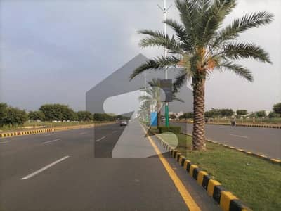 ڈی ایچ اے فیز 8 - بلاک وائے فیز 8,ڈیفنس (ڈی ایچ اے),لاہور میں 9 مرلہ رہائشی پلاٹ 1.43 کروڑ میں برائے فروخت۔
