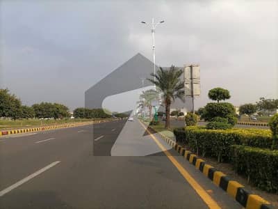 15 MARLA PLOT AVAILABLE FOR SALE CONER+FACING PARK