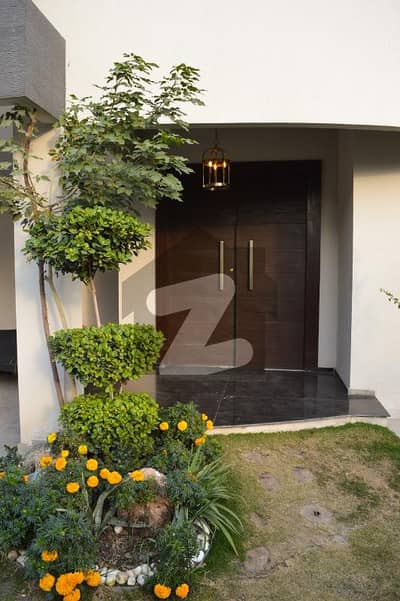 1 KANAL OLD CORNER HOUSE FOR SALE IN DHA PHASE 3 HOT LOCATION