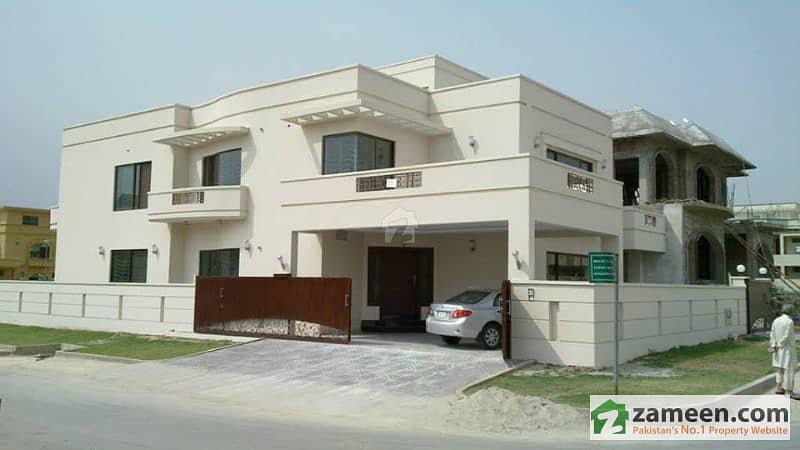 E-11 - Prime Location Upper Portion Having 3 Beds, D/D, TV Lounge, Separate Gate & Kitchen, For Rent