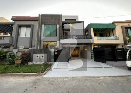 8 marla brand new house for sale in Umar block Bahria town Lahore