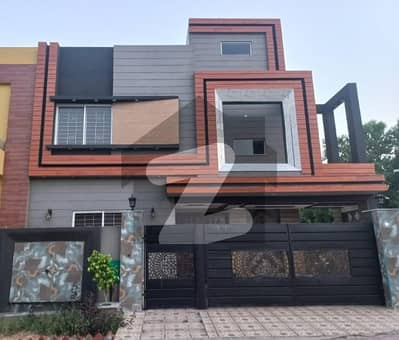 10 marla brand new house for sale in Takbeer Block Bahria town Lahore