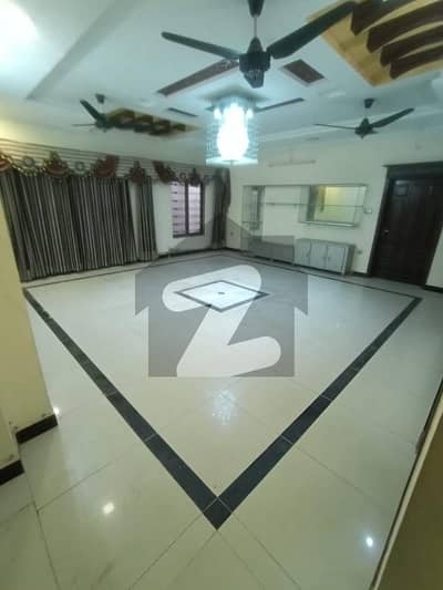 پشاور روڈ راولپنڈی میں 8 کمروں کا 17 مرلہ مکان 2.5 لاکھ میں کرایہ پر دستیاب ہے۔
