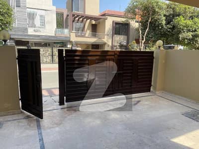 10 Marla Full House Available for Rent in Overseas B, Block, Bahria Town, Lahore.