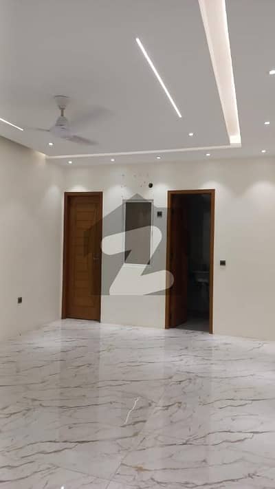 Prime Location 1500 Square Feet Flat Up For rent In Karachi Administration Employees - Block 3