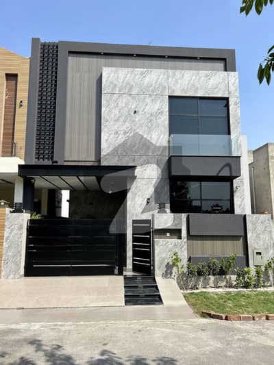 ڈی ایچ اے فیز 6 - بلاک ڈی فیز 6,ڈیفنس (ڈی ایچ اے),لاہور میں 3 کمروں کا 5 مرلہ مکان 2.5 کروڑ میں برائے فروخت۔