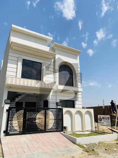 فیصل ٹاؤن - ایف ۔ 18 اسلام آباد میں 5 کمروں کا 5 مرلہ مکان 2.45 کروڑ میں برائے فروخت۔