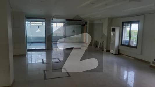 بلیو ایریا اسلام آباد میں 10 کمروں کا 14 مرلہ دفتر 13.0 کروڑ میں برائے فروخت۔