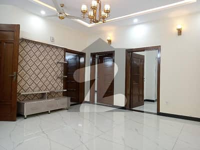 سوان گارڈن ۔ بلاک ڈی سوان گارڈن,اسلام آباد میں 6 کمروں کا 10 مرلہ مکان 4.25 کروڑ میں برائے فروخت۔