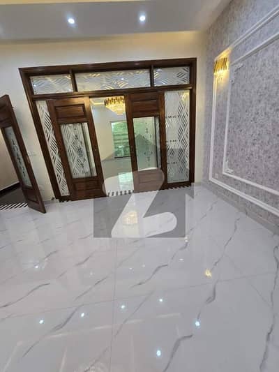 10 MARLA BEAUTIFUL FULL HOUSE FOR RENT SECTOR C BAHRIA TOWN LAHORE